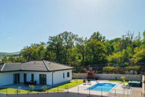 NEW! Villa Lauret with Hot-Tub, Sauna, Heated Pool, 3 En Suite Bedrooms